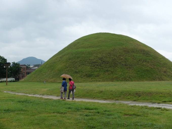 khu lang mo ngay trung tam gyeongju