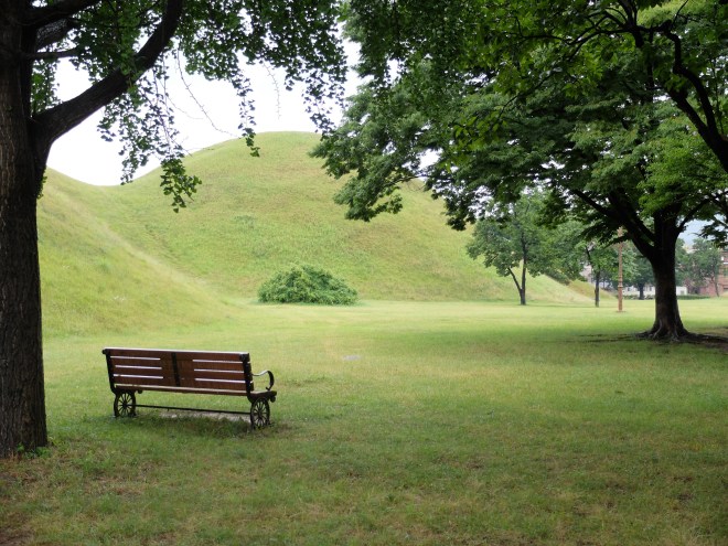 mot cong vien lang mo khac